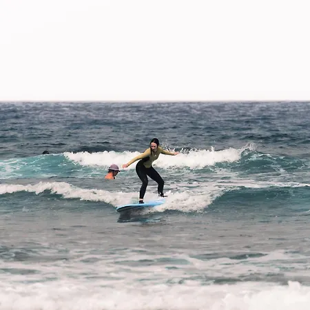 Adeje - Twinfin & Surf Yoga Camp מלון 2*