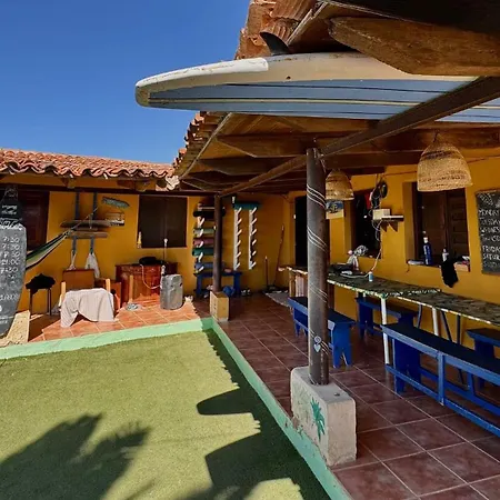 Adeje - Twinfin & Surf Yoga Camp מלון 2*