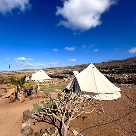 Adeje - Twinfin & Surf Yoga Camp מלון 2*