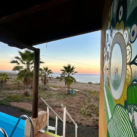 Adeje - Twinfin & Surf Yoga Camp מלון קיאו סלבאחה